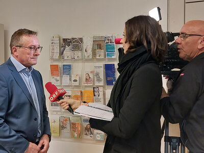 Josef Pürmayr wird vom ORF OÖ interviewt